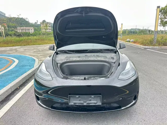 Tesla Model Y — Фото автомобиля 18