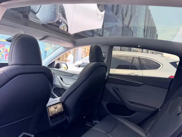 Tesla Model Y — Фото автомобиля 10