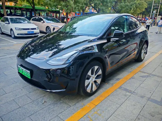 Фотография автомобиля — Tesla Model Y