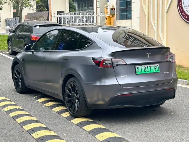 Tesla Model Y — Фото автомобиля 13