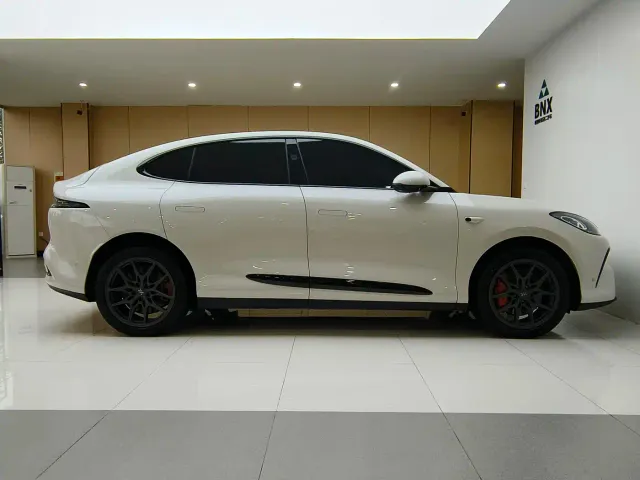 IM Motors LS6 — Фото автомобиля 3