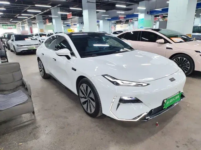 Geely Galaxy E8 — Фото автомобиля 3
