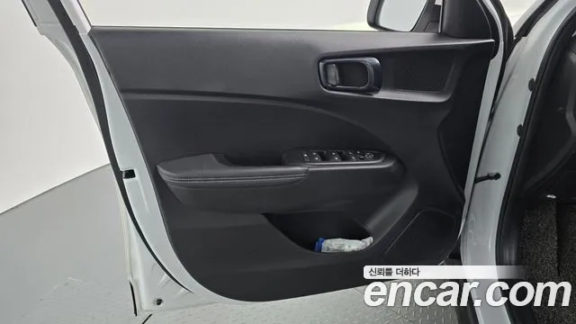Hyundai Venue — Фото автомобиля 24