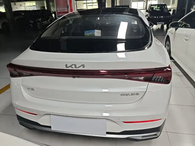 Kia K5 — Фото автомобиля 5
