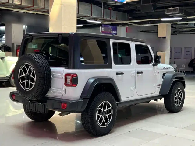 Jeep Wrangler — Фото автомобиля 6