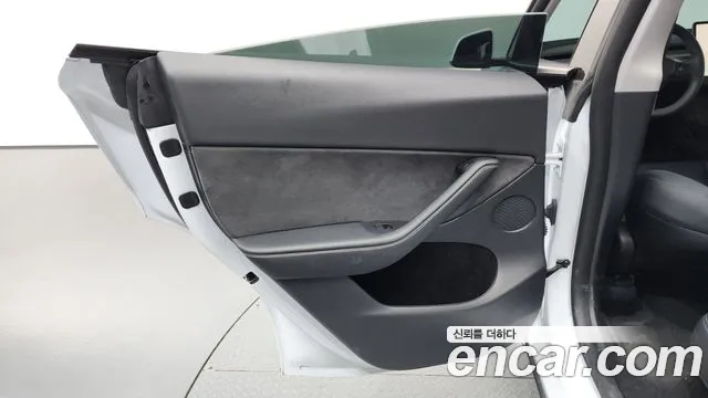 Tesla Model Y — Фото автомобиля 21
