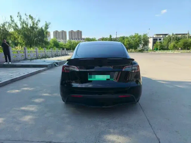Tesla Model Y — Фото автомобиля 5