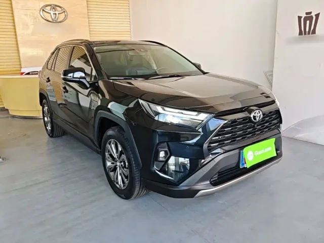 Toyota RAV4 — Фото автомобиля 3