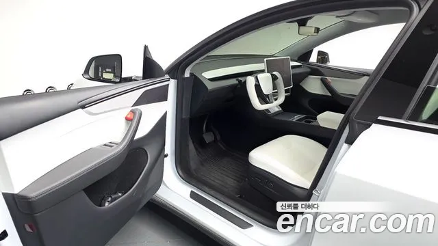 Tesla Model Y — Фото автомобиля 10