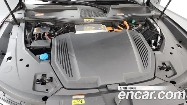 Audi e-tron — Фото автомобиля 6