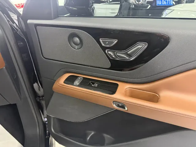 Lincoln Aviator — Фото автомобиля 15