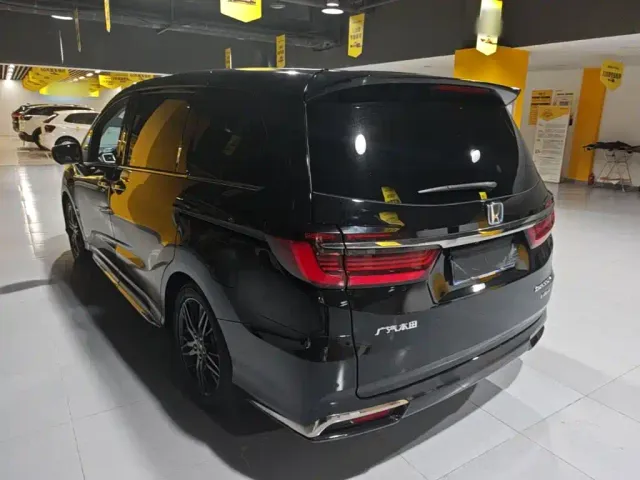 Honda Odyssey — Фото автомобиля 4