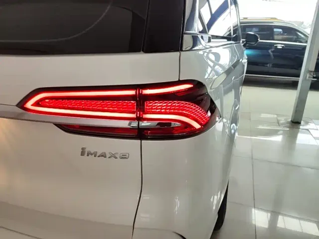 Roewe iMAX8 — Фото автомобиля 23