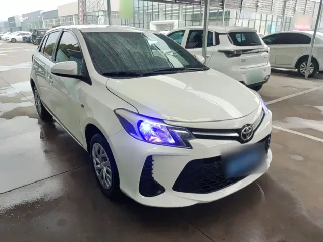 Toyota Vios FS — Фото автомобиля 3