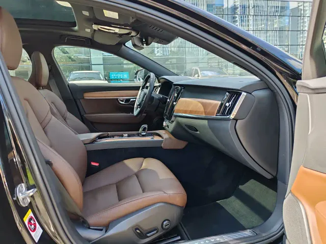 Volvo S90 — Фото автомобиля 11