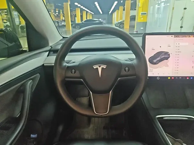 Tesla Model Y — Фото автомобиля 6