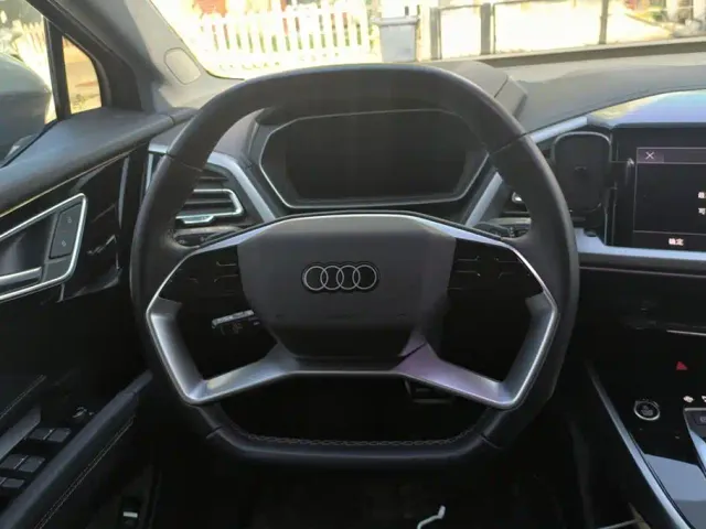 Audi Q4 e-tron — Фото автомобиля 15
