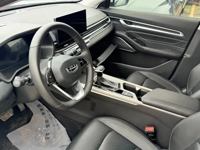 Geely Emgrand — Фото автомобиля 4