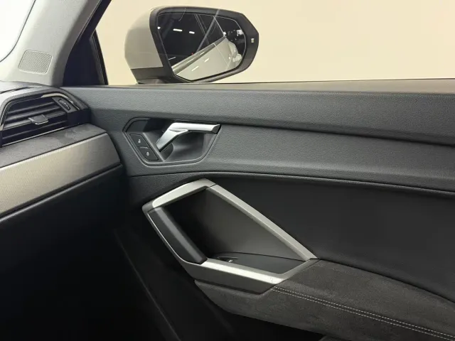 Audi Q3 — Фото автомобиля 10