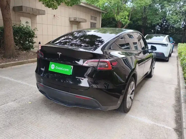 Tesla Model Y — Фото автомобиля 6