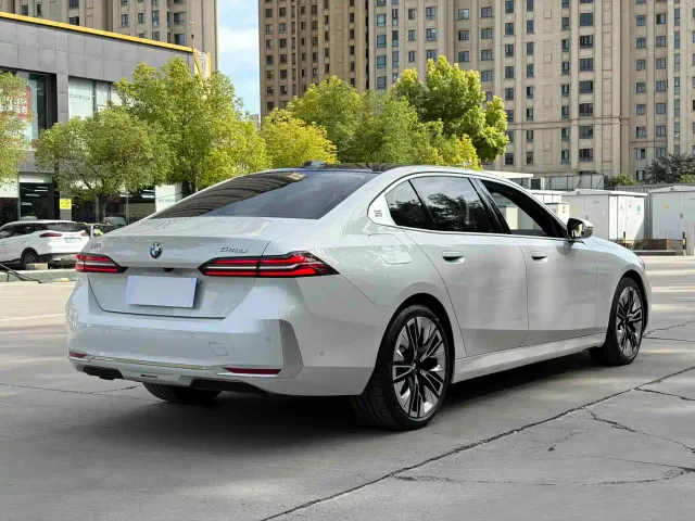 BMW 5 Series — Фото автомобиля 7