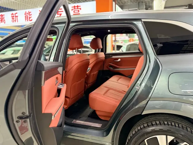 BYD Tang L — Фото автомобиля 8