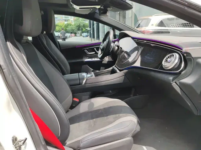 Mercedes-Benz EQE AMG — Фото автомобиля 9
