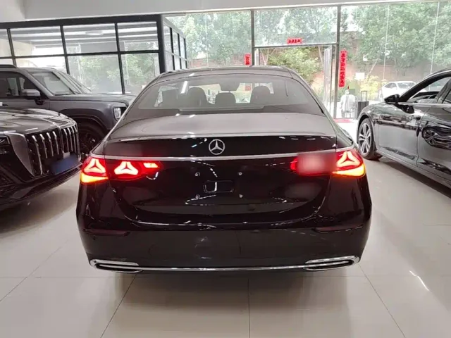 Mercedes-Benz E-Class — Фото автомобиля 5