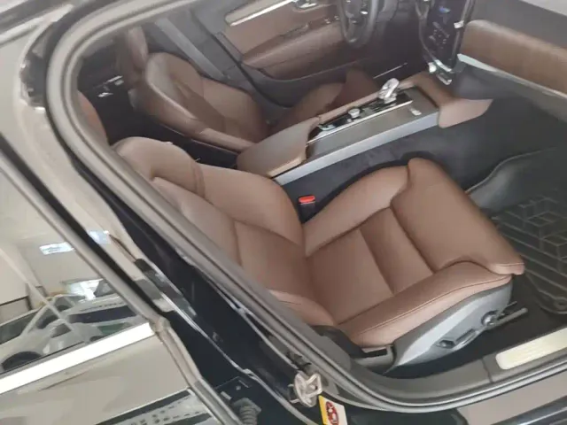 Volvo S90 — Фото автомобиля 24