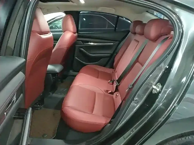 Mazda Axela — Фото автомобиля 16