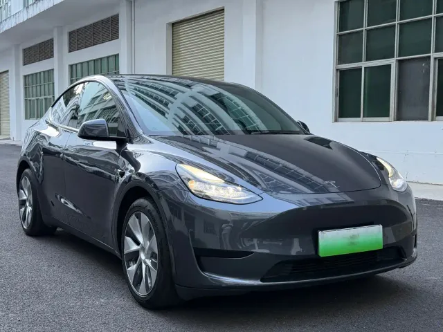 Tesla Model Y — Фото автомобиля 3
