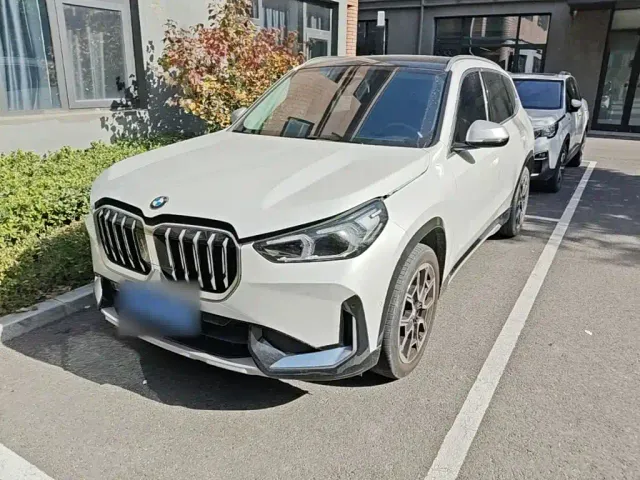 Фотография автомобиля — BMW X1