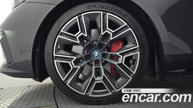 BMW i5 G60 — Фото автомобиля 5