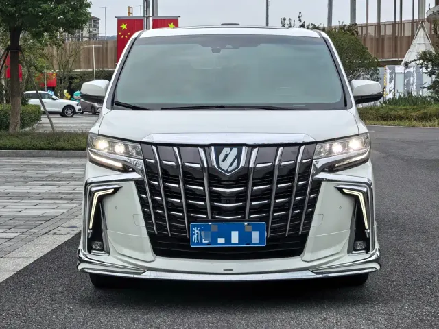 Toyota Alphard — Фото автомобиля 2
