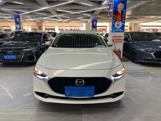 Mazda Axela — Фото автомобиля 2