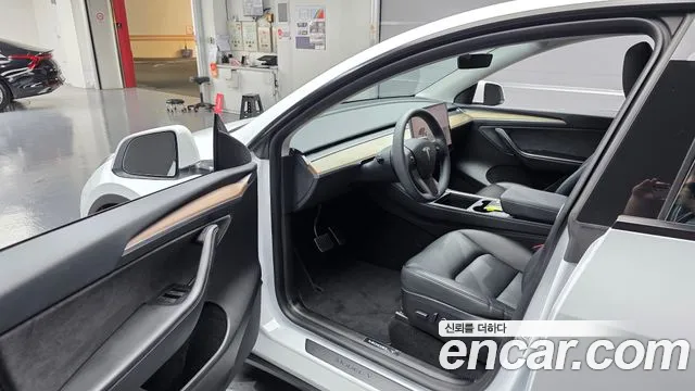 Tesla Model Y — Фото автомобиля 15