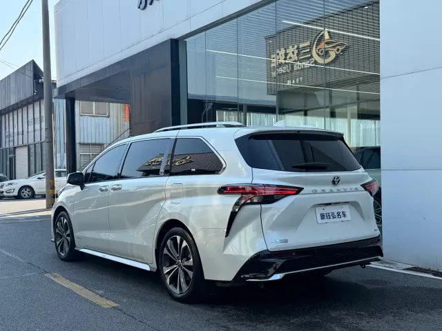 Toyota Granvia — Фото автомобиля 17