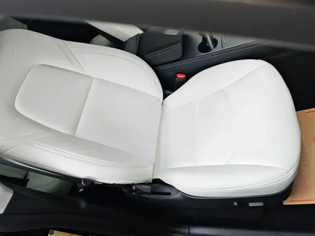 Tesla Model Y — Фото автомобиля 24