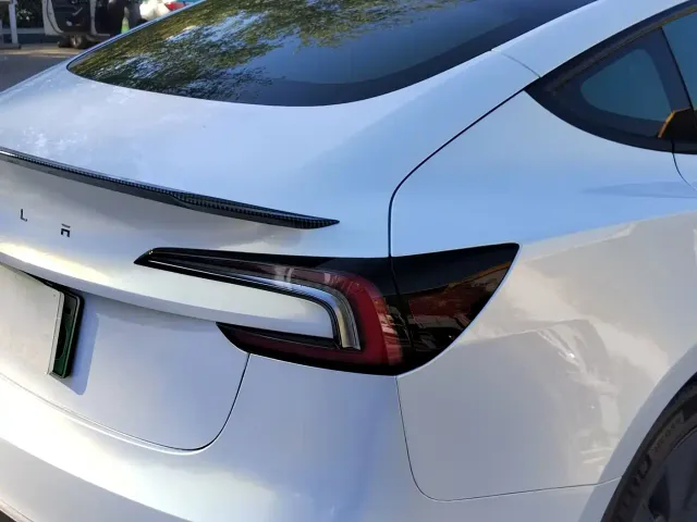 Tesla Model 3 — Фото автомобиля 10