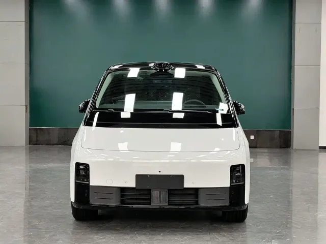 Li Auto MEGA — Фото автомобиля 2
