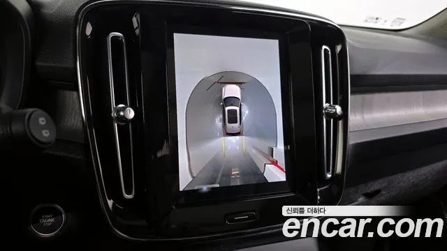 Вольво XC40 B4 Ultimate Bright — Фото автомобиля 15