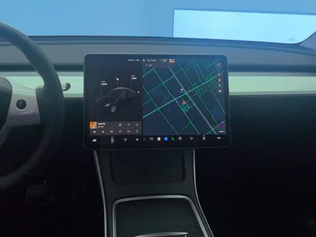 Tesla Model Y — Фото автомобиля 13