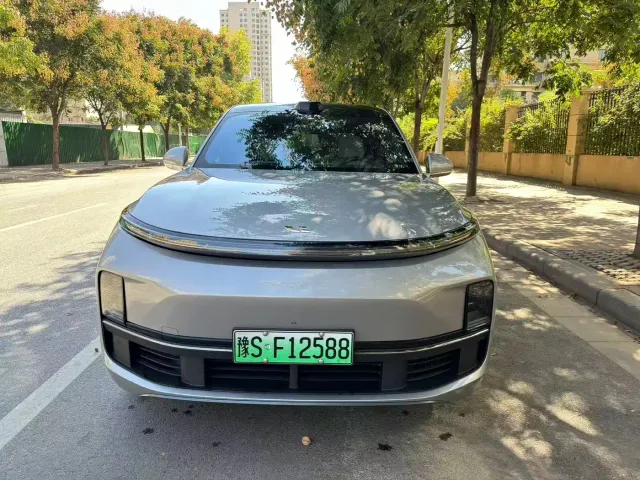 Li Auto L9 — Фото автомобиля 2