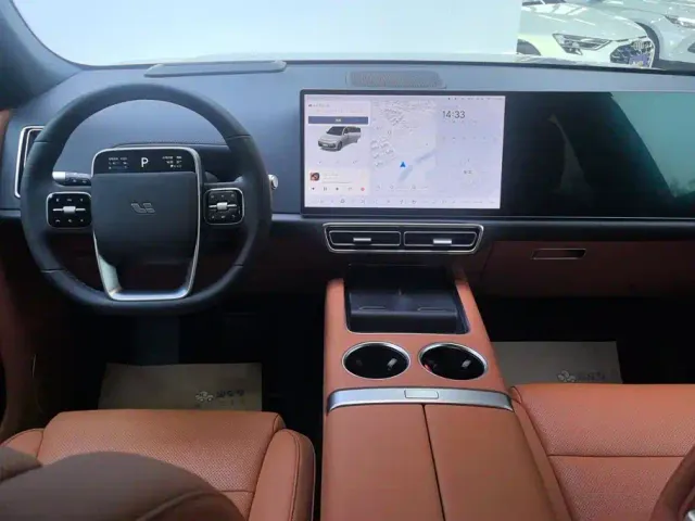 Li Auto L7 — Фото автомобиля 12
