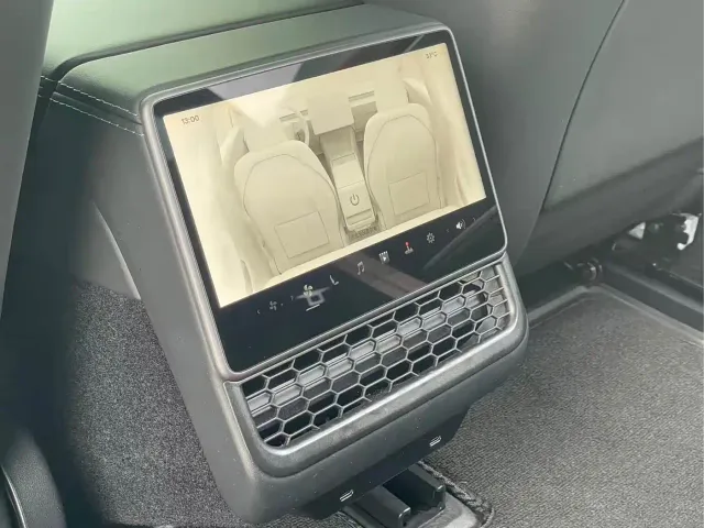 Tesla Model 3 — Фото автомобиля 8