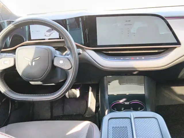 Hongqi EH7 — Фото автомобиля 12