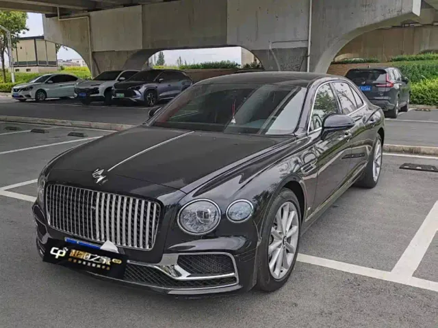 Фотография автомобиля — Bentley Flying Spur