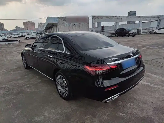 Mercedes-Benz E-Class — Фото автомобиля 4