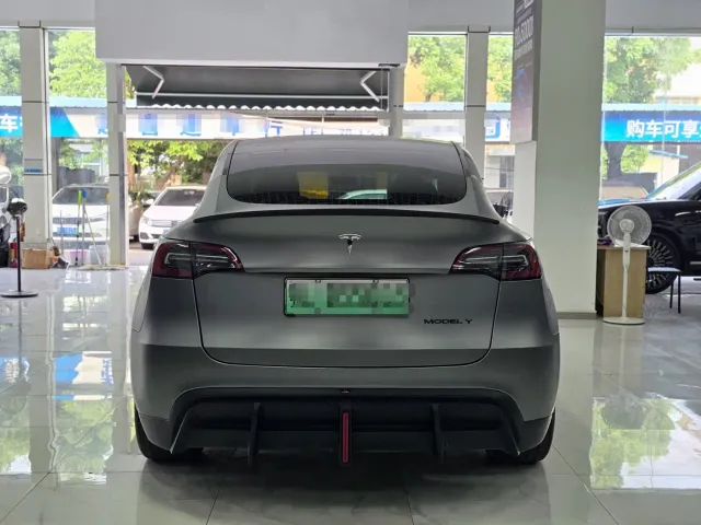 Tesla Model Y — Фото автомобиля 13