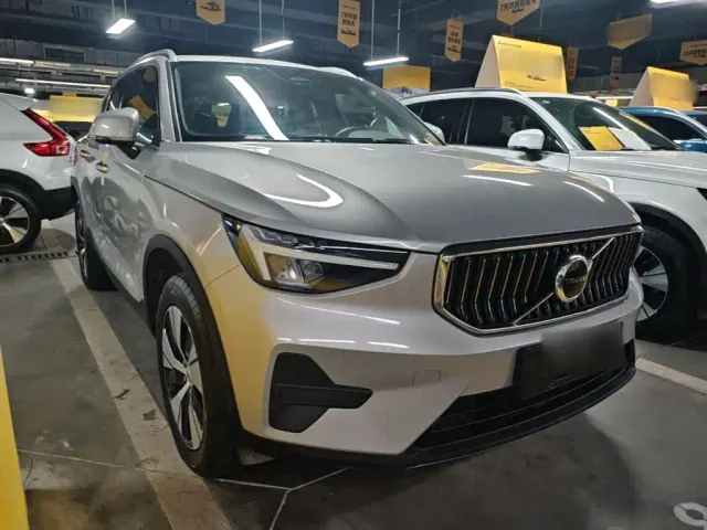 Volvo XC40 — Фото автомобиля 3